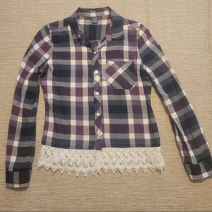 Women's plaid longsleeve button-up